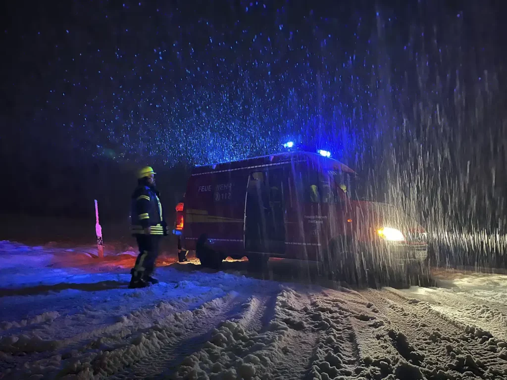 Feuerwehrauto Truchtlaching 11/1 im Schnee