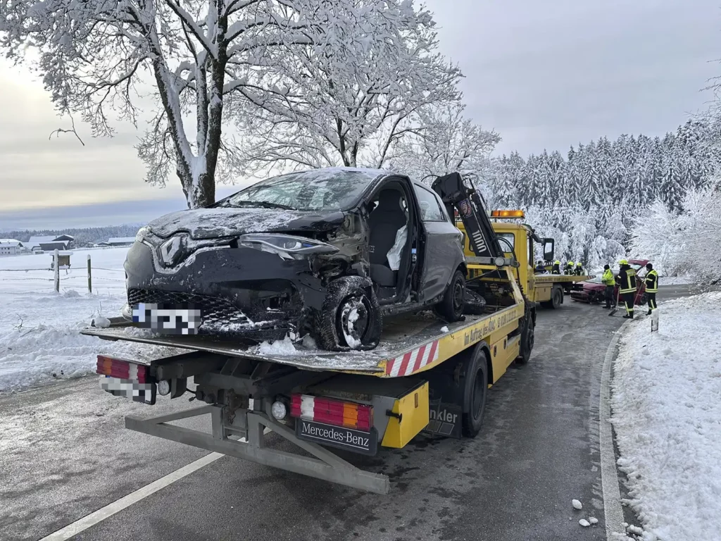 Verkehrsunfall VU THL 1 Perading Feuerwehr